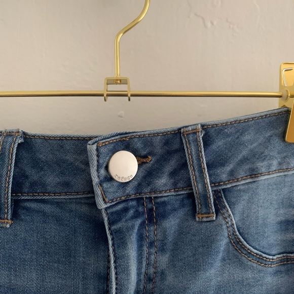 Refuge Skinny Jeans with Knee Rip - Picture 4 of 5